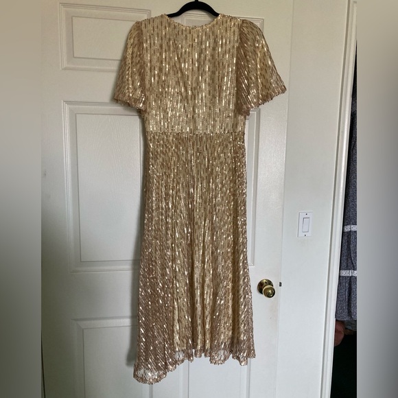 Ivy City Co “Goldie” —Elegant Gold Evening Dress - Picture 3 of 4